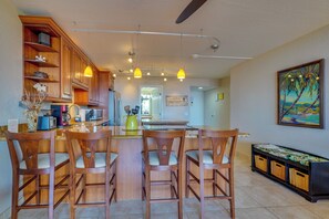 Apartment (1 Bedroom) | Interior - Kona Pacific Top Floor Retreat: Ocean View & Pool! (Kailua-Kona)