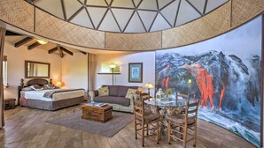 Interior - Peaceful Miloli'i Cottage w/ Ocean & Sunset Views! (Captain Cook)