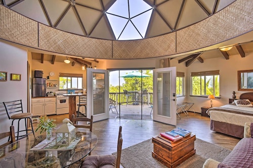 Peaceful Miloli'i Cottage w/ Ocean & Sunset Views!