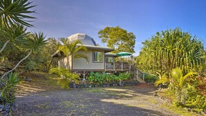 Exterior - Peaceful Miloli'i Cottage w/ Ocean & Sunset Views! (Captain Cook)