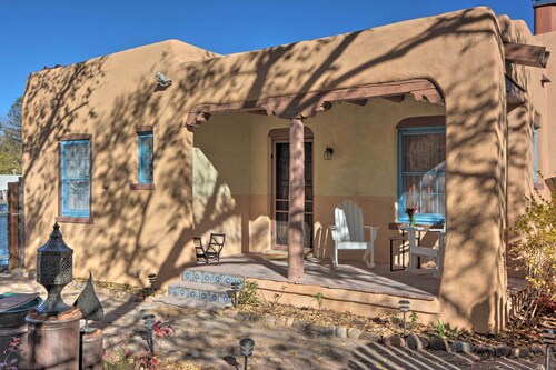 Cozy Adobe Casita: 1 Mile to Santa Fe Plaza!