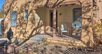 Cozy Adobe Casita: 1 Mile to Santa Fe Plaza!