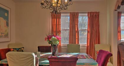 Cozy Adobe Casita: 1 Mile to Santa Fe Plaza!