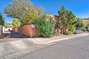 Apartment (1 Bedroom) | Interior - Santa Fe Bungalow ~ 2 Mi to Downtown! (Santa Fe)