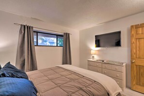 Interior - Santa Fe Bungalow ~ 2 Mi to Downtown! (Santa Fe)