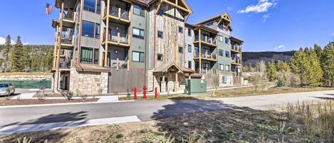 Apartment (2 Bedrooms) | Front of property