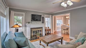 Cottage (2 Bedrooms) | Front of property