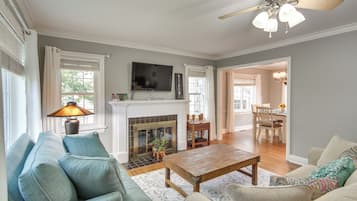 Cottage (2 Bedrooms) | Front of property