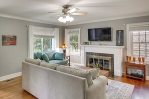 Cottage (2 Bedrooms) | Interior - Walk to Expo Square! Tulsa Home w/ Deck & Yard (Tulsa)