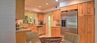 Palm Desert Country Club Home w/ Pool Access!