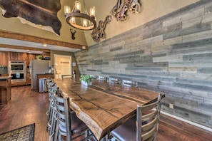 House (5 Bedrooms) | Interior