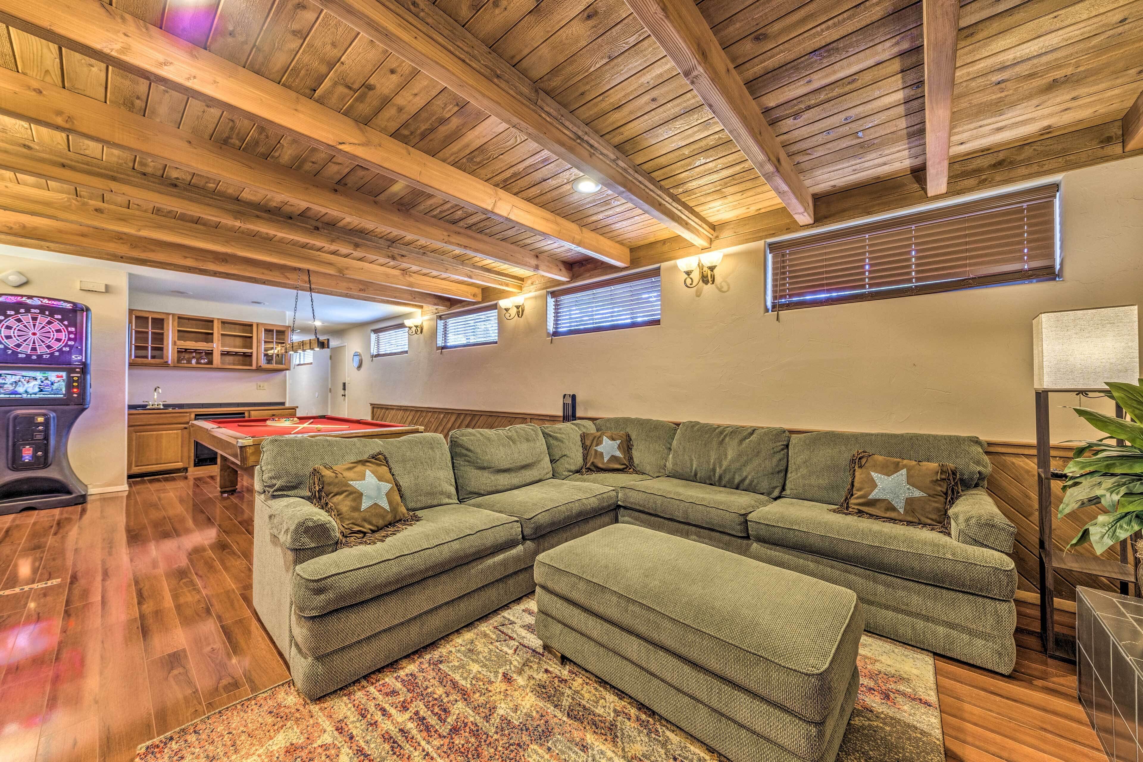 House (5 Bedrooms) | Interior