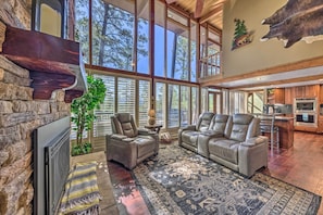 House (5 Bedrooms) | Interior