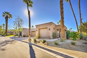 Apartment (3 Bedrooms) | Interior - Quiet Palm Desert Condo: Workspace & Pool Access! (Palm Desert)
