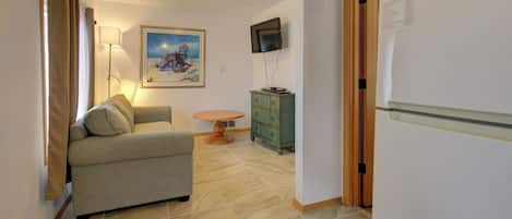 Deluxe Room, 1 Queen Bed with Sofa bed | Living area | 32-inch flat-screen TV with cable channels, TV, DVD player