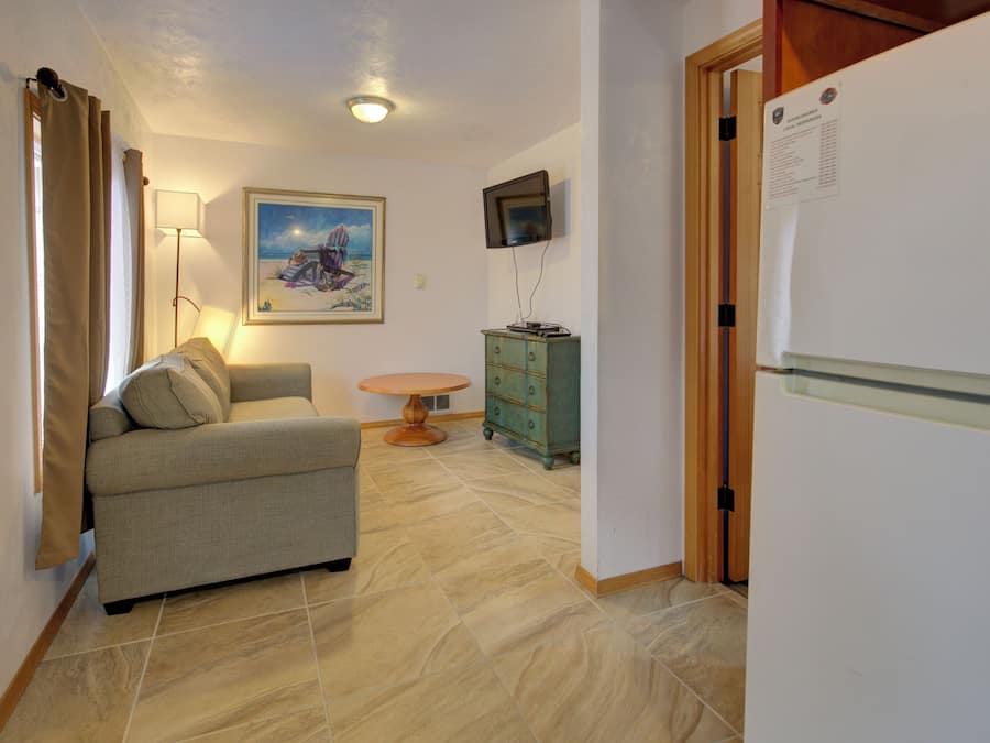 Deluxe Room, 1 Queen Bed with Sofa bed | Living area | 32-inch flat-screen TV with cable channels, TV, DVD player