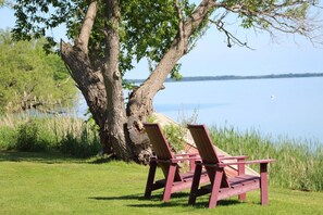 Property grounds - The Woodpecker Retreat | Spacious 3-Bedroom Riverfront Cottage in PEC (Prince Edward)