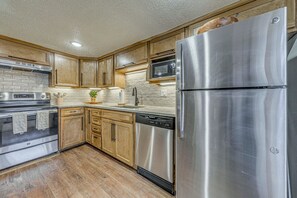 Interior - Spacious Ruidoso Retreat w/ Hot Tub & 2 Kitchens! (Ruidoso)