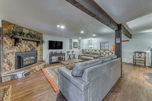 Interior - Spacious Ruidoso Retreat w/ Hot Tub & 2 Kitchens! (Ruidoso)