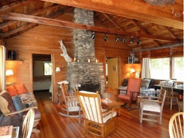 Interior - Bears Den Lakefront Home Near Acadia (Surry)