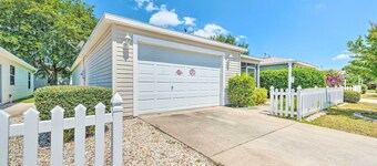 Sunny Home in The Villages w/ Lanai & Pool Access!