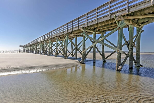 Apartment (2 Bedrooms) | Interior - Walk to Beach! Isle of Palms Condo w/ Pool Access (Isle of Palms)
