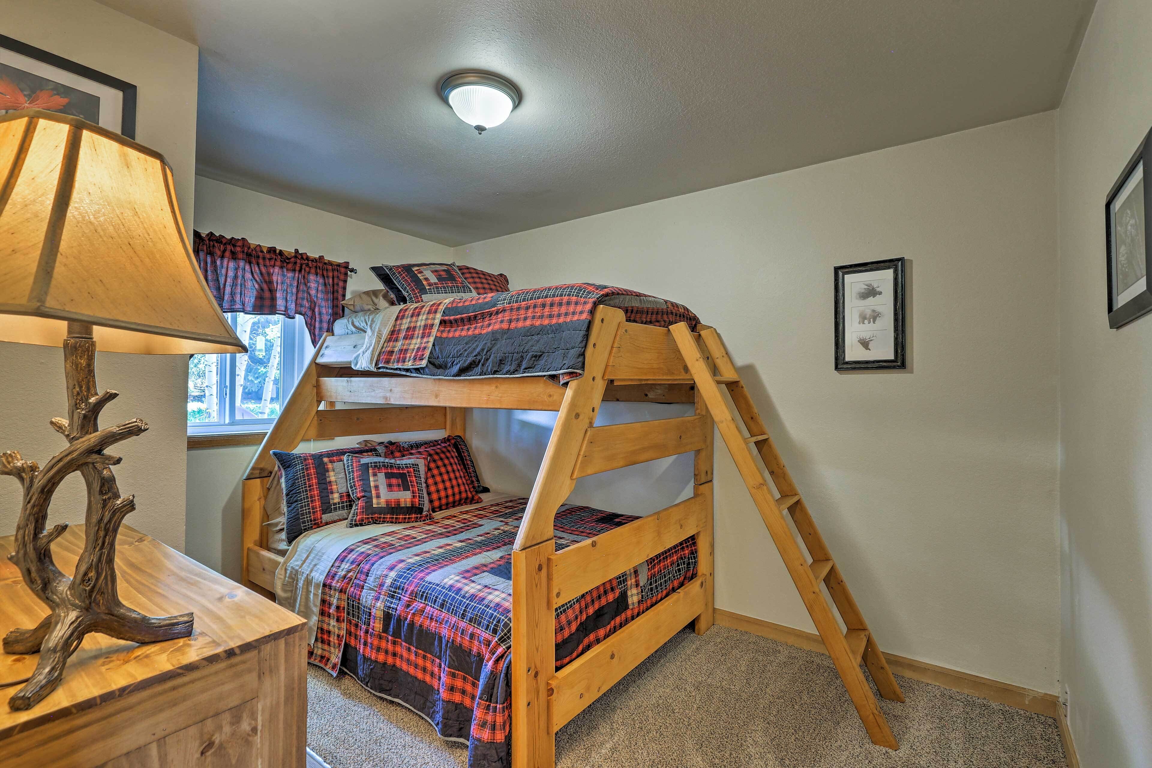 2 bedrooms, bed sheets