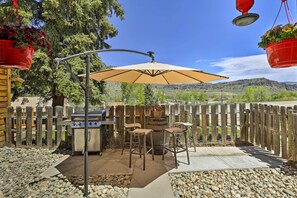 Terrace/patio - Hot Sulphur Springs Cottage - Near Resort & Rmnp! (Hot Sulphur Springs)