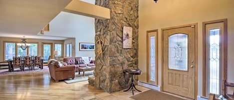 House (5 Bedrooms) | Interior