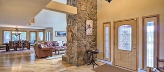 Grand Fraser Escape w/ Private Deck & Hot Tub