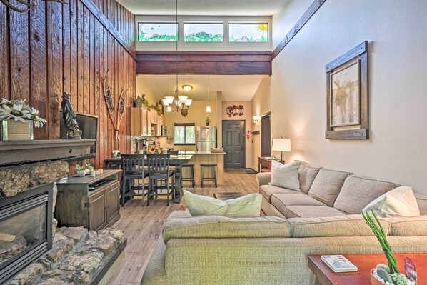 Apartment (2 Bedrooms) | Interior - Condo w/ Pool + Hot Tub - Walk to DT Winter Park! (Winter Park)