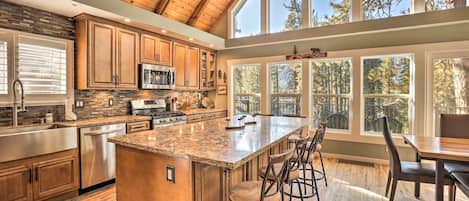 House (4 Bedrooms) | Interior