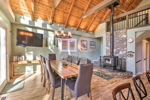 House (4 Bedrooms) | Interior