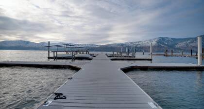 Family Home on Lake Chelan With Mtn + Lake View!