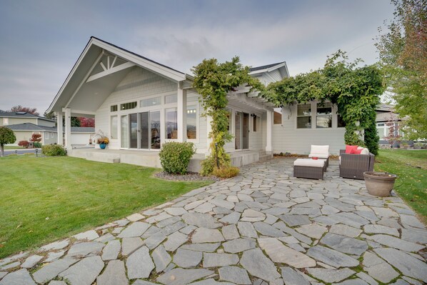 House (4 Bedrooms) | Interior - Family Home on Lake Chelan With Mtn + Lake View! (Manson)