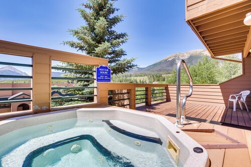 Stunning Mountain Views: Silverthorne Condo!