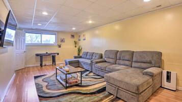 House (4 Bedrooms) | Interior