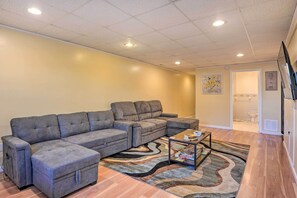 House (4 Bedrooms) | Interior