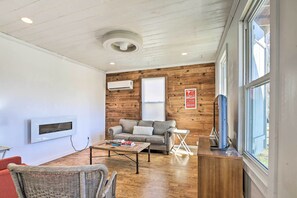 House (3 Bedrooms) | Interior - Contemporary San Antonio Home w/ Private Yard (San Antonio)