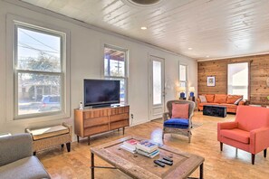 House (3 Bedrooms) | Interior - Contemporary San Antonio Home w/ Private Yard (San Antonio)