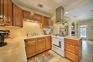 Interior - San Antonio House w/ Private Pool, Spa & Grill (San Antonio)