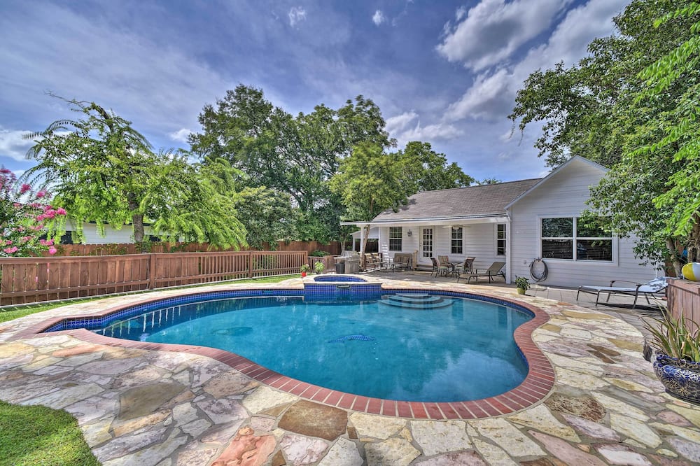 San Antonio House w/ Private Pool, Spa & Grill - Olmos Park, TX