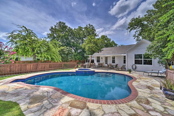 House (3 Bedrooms) | Interior - San Antonio House w/ Private Pool, Spa & Grill (San Antonio)