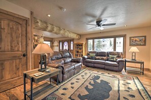 A cozy living room with leather sofas, a wooden coffee table, and a large rug. - Updated Mtn Home w/ Deck on Uncompahgre River (Ouray)