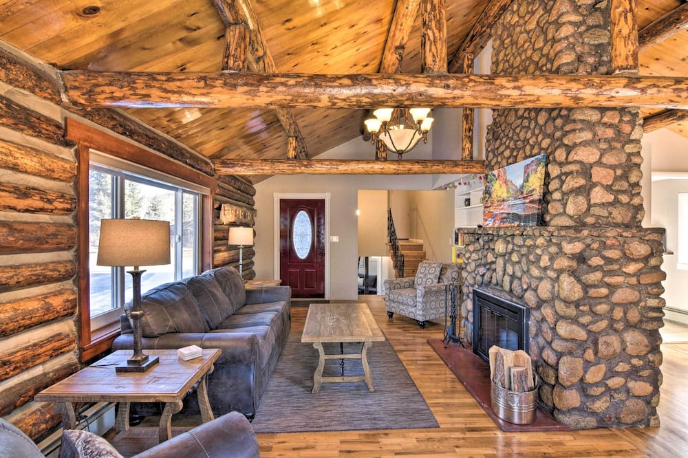 Downtown Buena Vista Cabin w/ Patio & Grill! - Chaffee County, CO