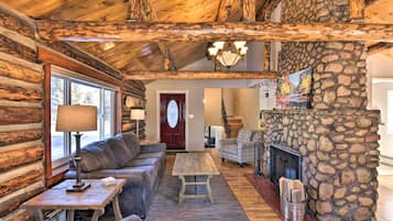 House (4 Bedrooms) | Front of property