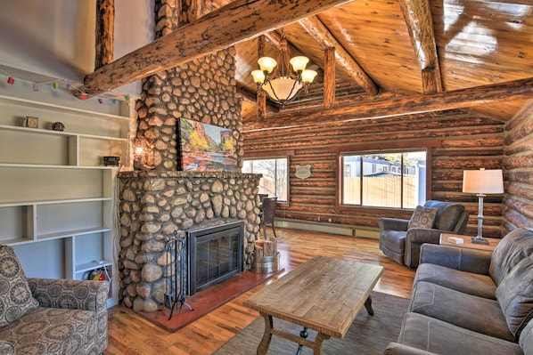 Interior - Downtown Buena Vista Cabin w/ Patio & Grill! (Buena Vista)
