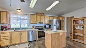 House (3 Bedrooms) | Interior