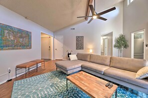 Interior - Modern Fayetteville Home < 1 Mi to U of A! (Fayetteville)