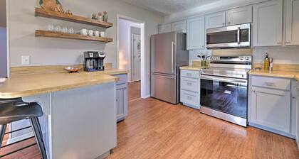 Modern Fayetteville Home < 1 Mi to U of A!